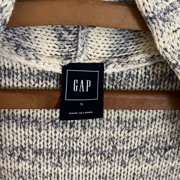 Women's Gap Gray White Knit Sleeveless Cardigan Long Size Small - Picture 3 of 4